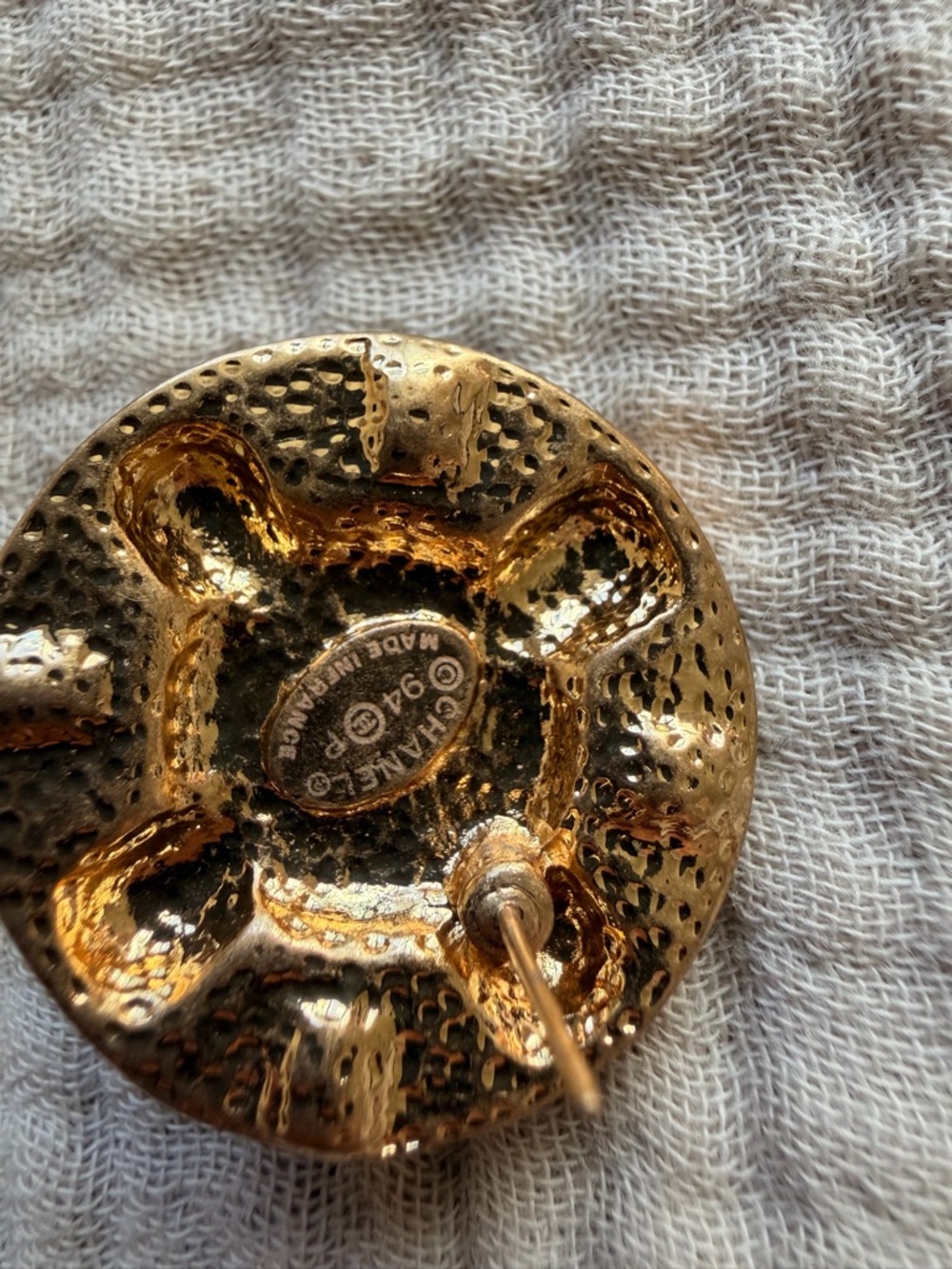 ❤️Vintage Chanel CC Multicolor Gripoix Earrings Gold & Silver Tone💚 - Picture 6 of 8